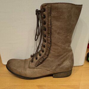 Betsey Johnson Litza Boot - 8.5 - tan with pink lining